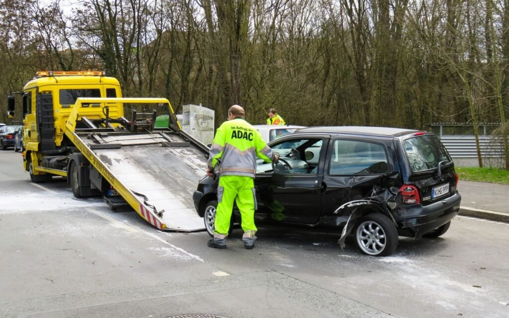 24/7 Emergency Towing, Roadside Assistance & Breakdown Recovery Services